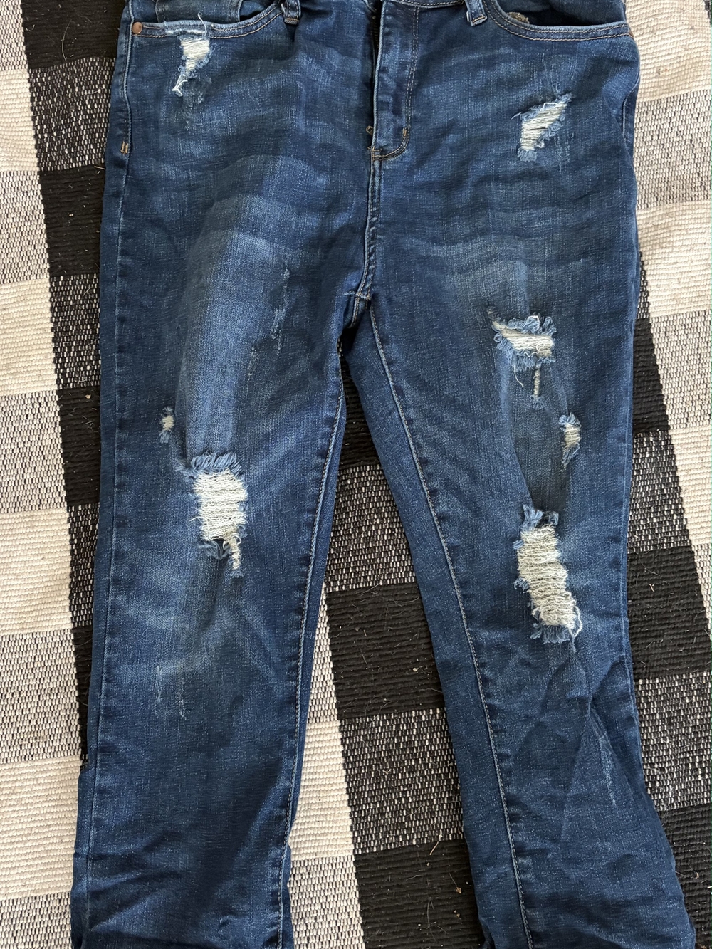Judy Blue Medium Blue Distressed Ankle Jeans
